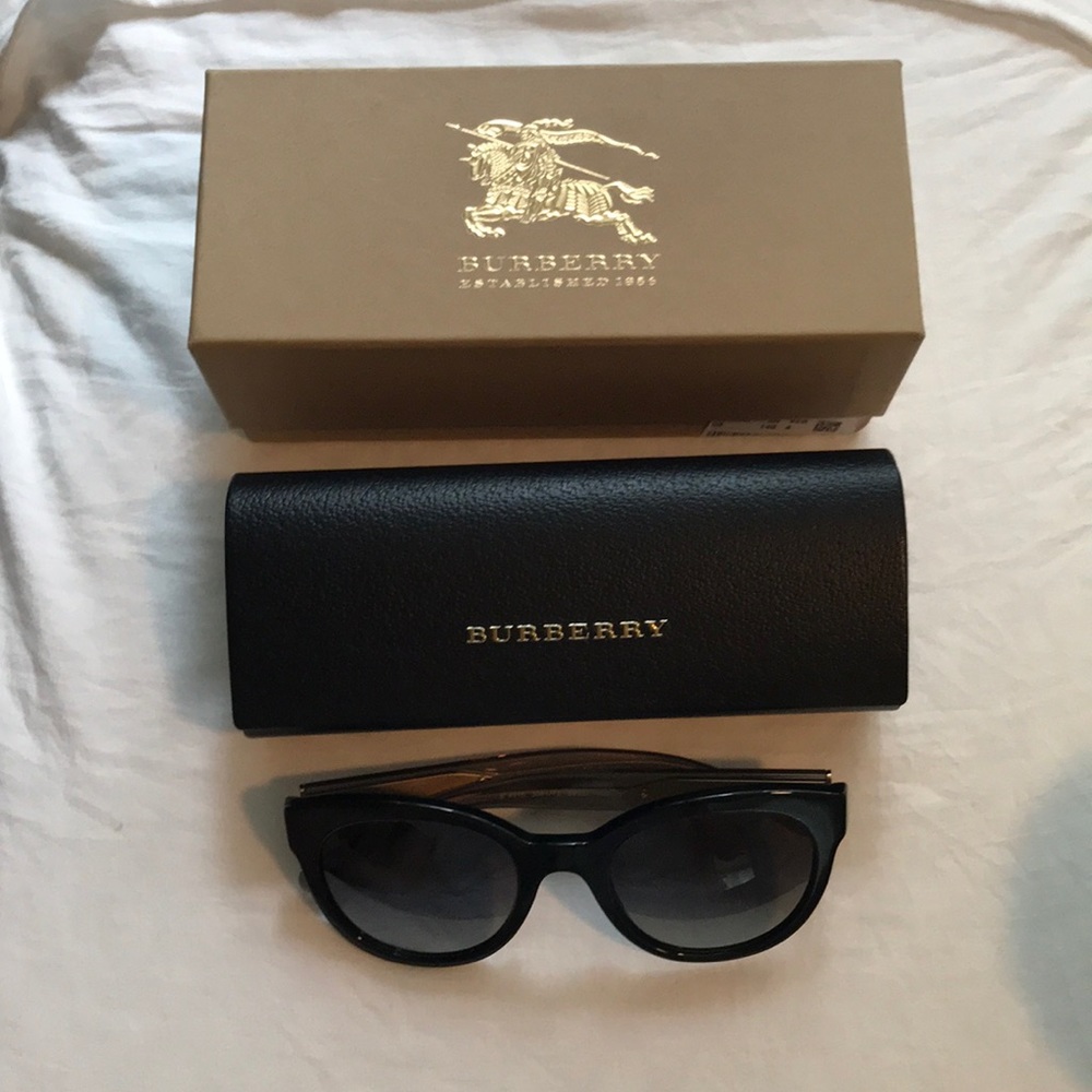 🎉SALE🎉 BURBERRY Sunglasses B 4210 3001/87